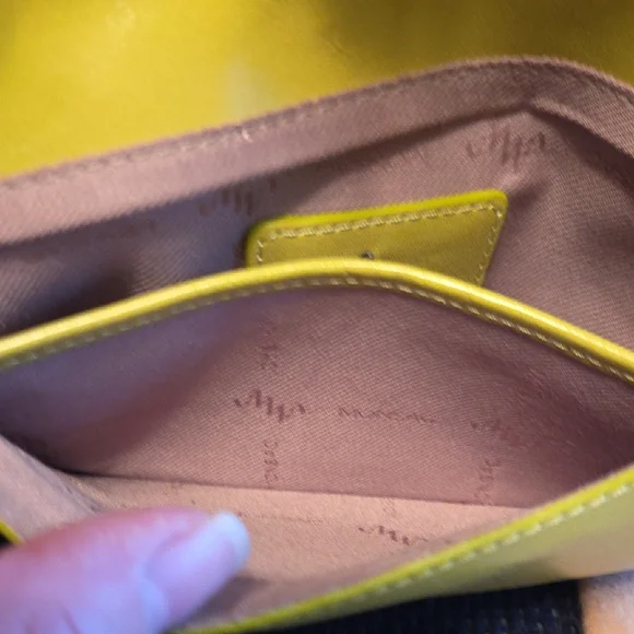 Monsac NWOT Vibrant Yellowish Green Leather Wristlet w/COA & Dust Bag - Picture 6 of 9